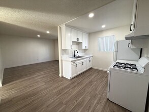 123 W Olive Dr in San Diego, CA - Building Photo - Building Photo