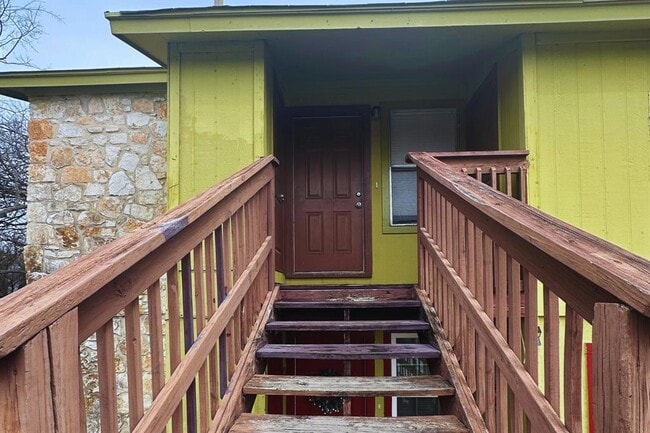 property at 2202 Tabor Ct