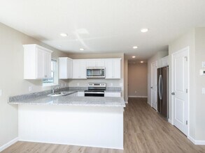 915 Ash St NE in Lonsdale, MN - Building Photo - Building Photo