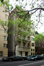 2 W 90th St in New York, NY - Building Photo - Building Photo