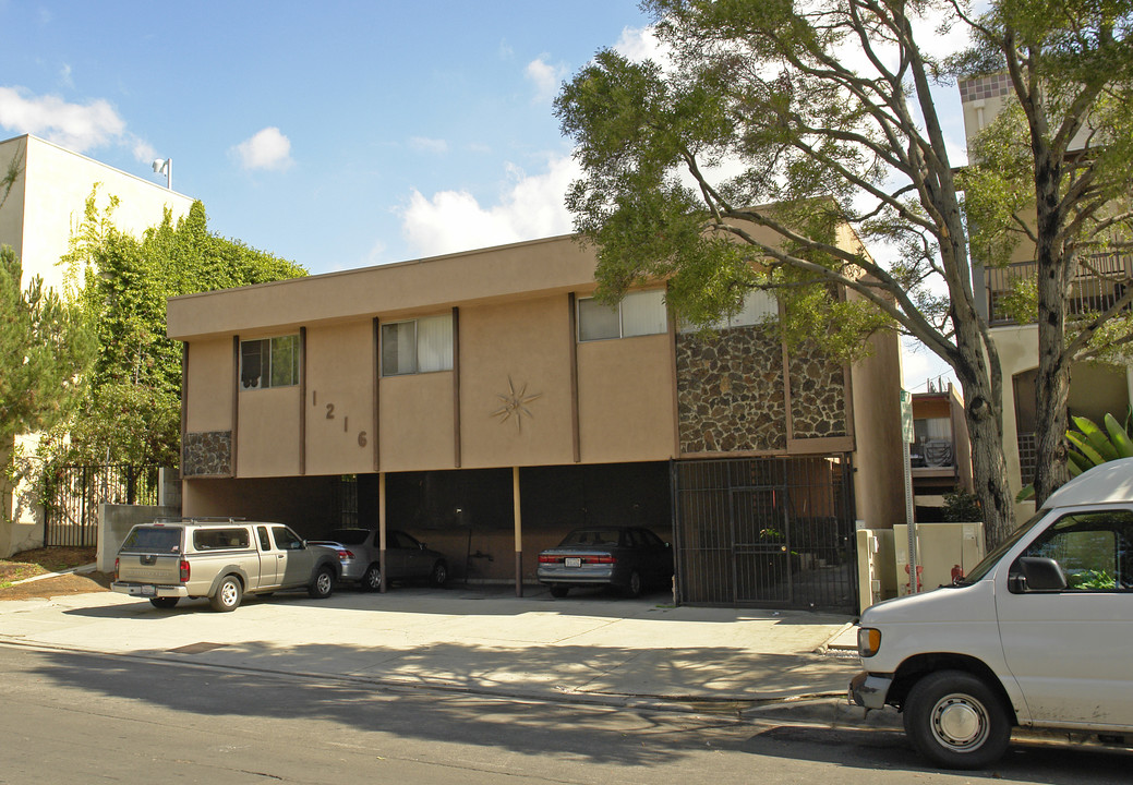 1216 N Detroit St in West Hollywood, CA - Foto de edificio