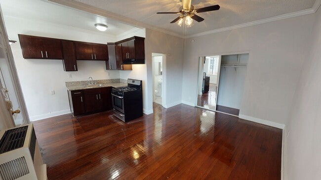 property at 2404 1/2 S Budlong Ave