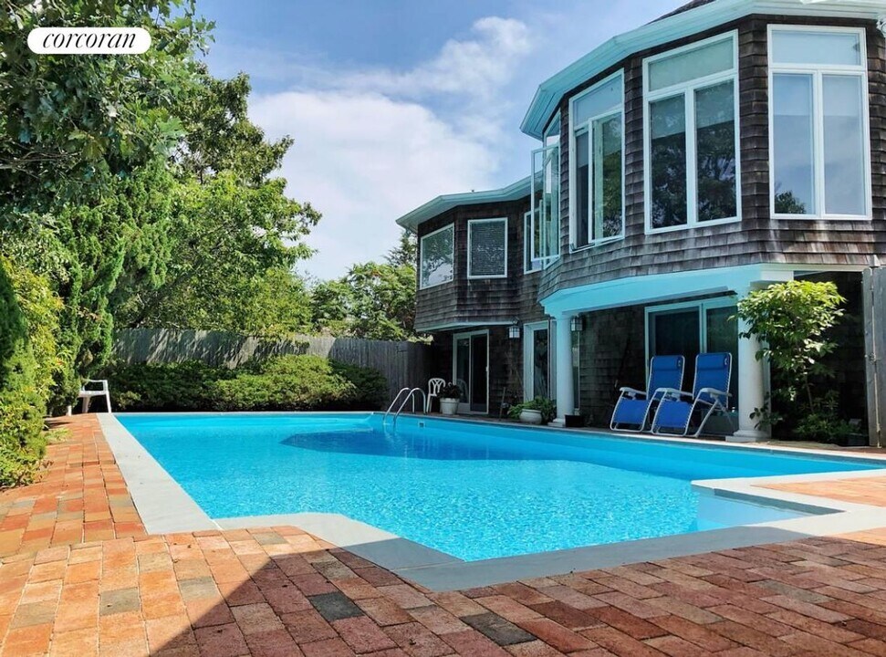 86 Jacqueline Dr in Amagansett, NY - Building Photo