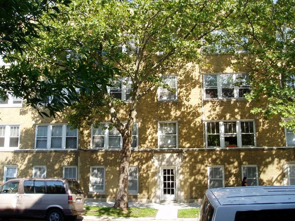 2020 W Ainslie St in Chicago, IL - Building Photo