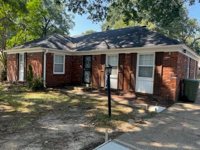 property at 5542 Lyford Ave