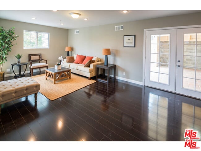 705 N Dillon St in Los Angeles, CA - Building Photo - Building Photo