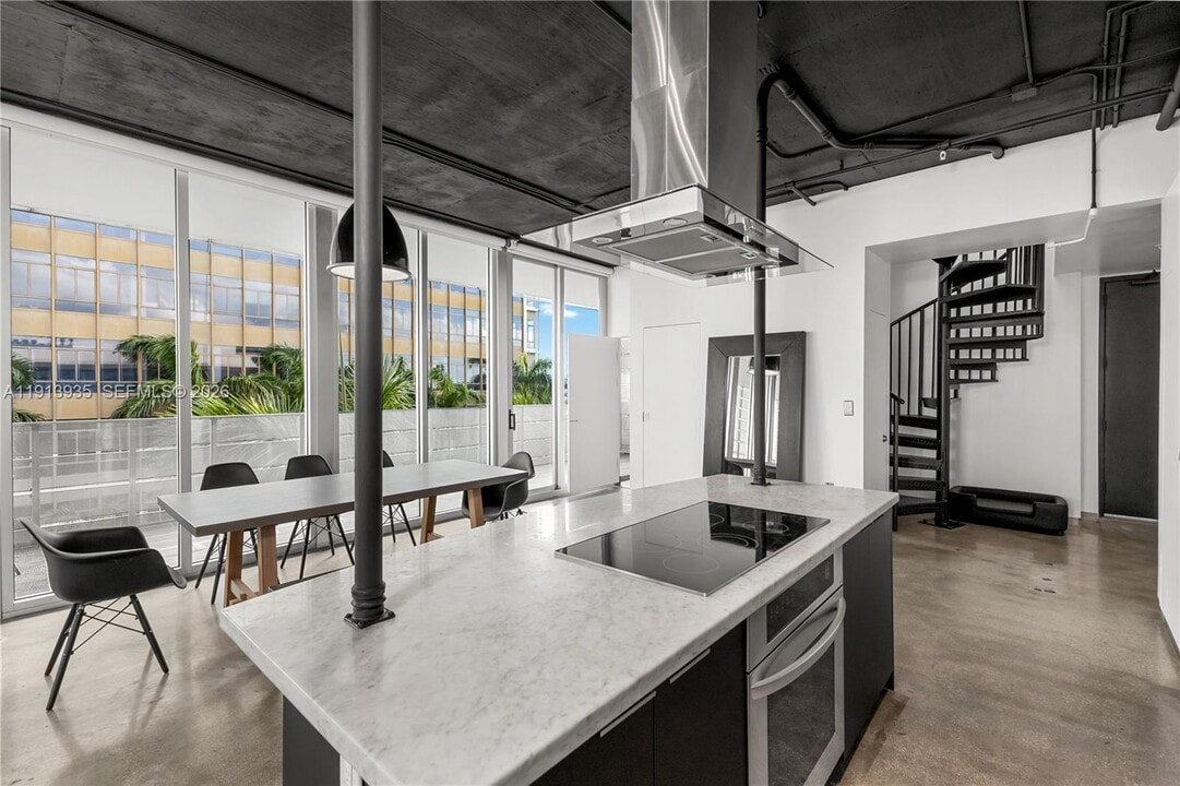 1700 Meridian Ave in Miami Beach, FL - Building Photo