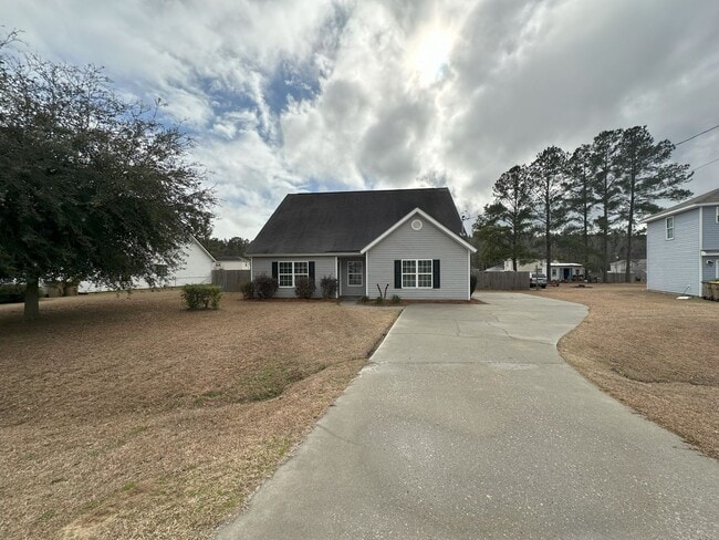 35 Oscar Ct in Ellabell, GA - Foto de edificio - Building Photo
