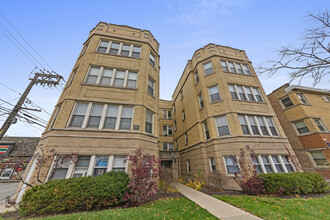 5614 N Kimball Ave, Unit 18-2A in Chicago, IL - Building Photo - Building Photo