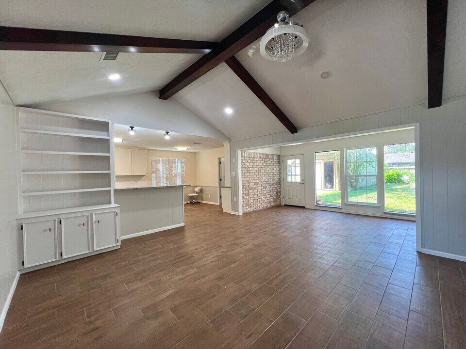7726 Twin Hills Dr in Houston, TX - Building Photo