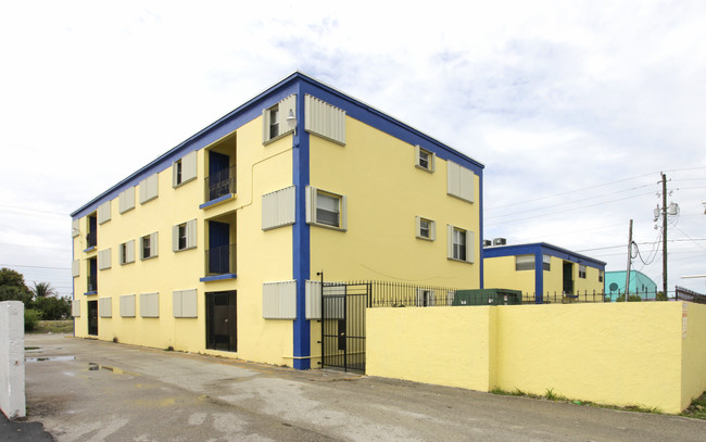 2130 Avenue S in Riviera Beach, FL - Foto de edificio - Building Photo