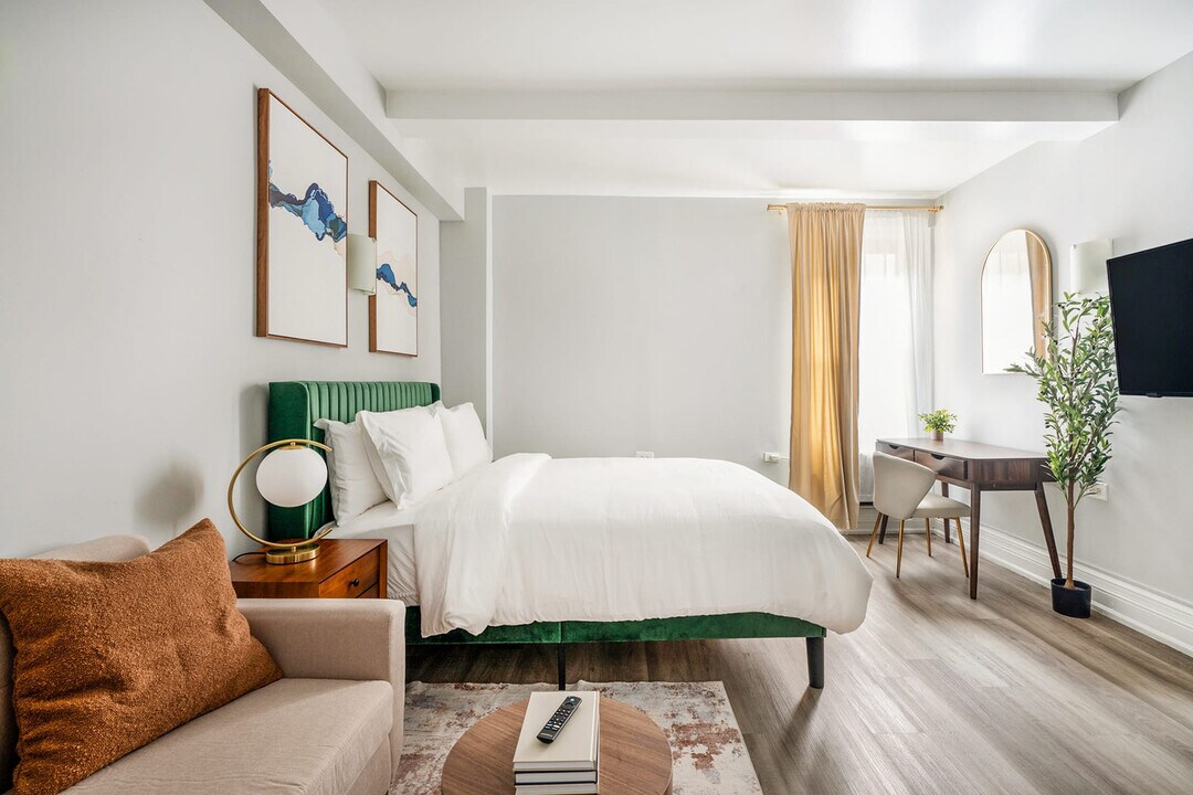 238 W 73rd St in New York, NY - Building Photo