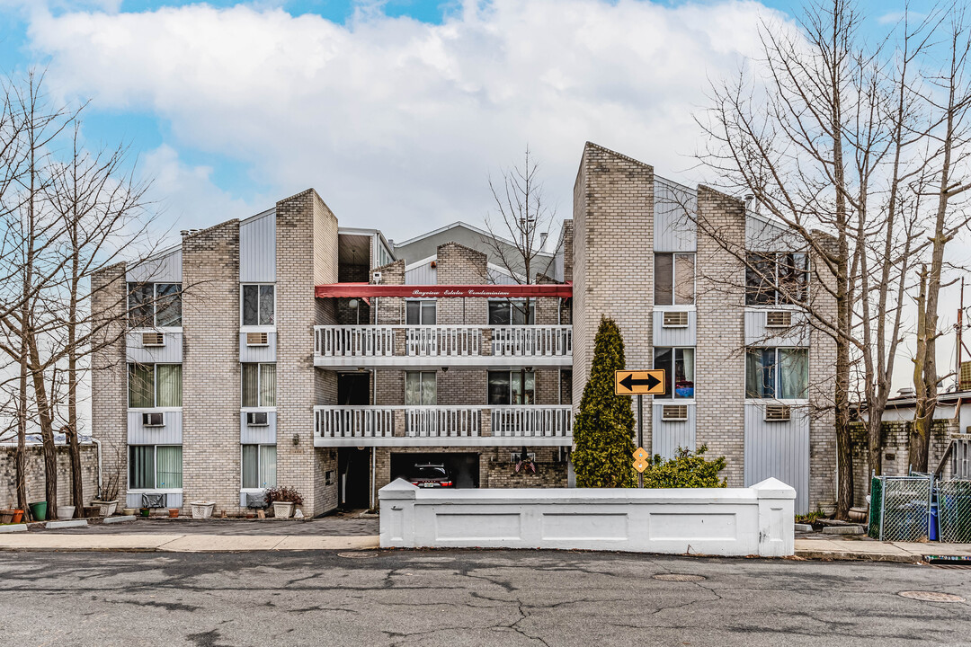 1444 Shore Dr in Bronx, NY - Building Photo