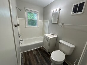 55 Cloverdale St in Jackson, TN - Building Photo - Building Photo