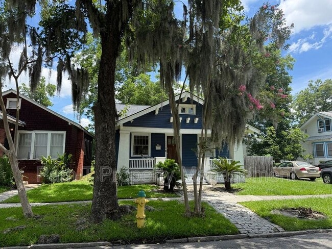 property at 1118 E Duffy St