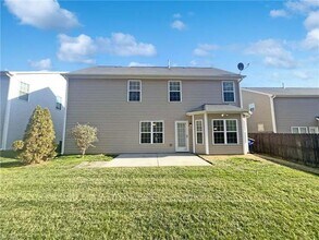 2102 Longburn Dr in Kernersville, NC - Building Photo - Building Photo