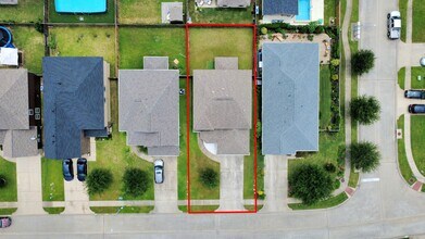9914 Swallow Dr in Conroe, TX - Building Photo - Building Photo