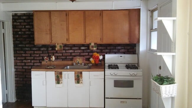 3719 Saint Victor St in Baltimore, MD - Foto de edificio - Building Photo