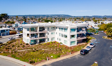 890 W Cliff Dr in Santa Cruz, CA - Building Photo - Building Photo