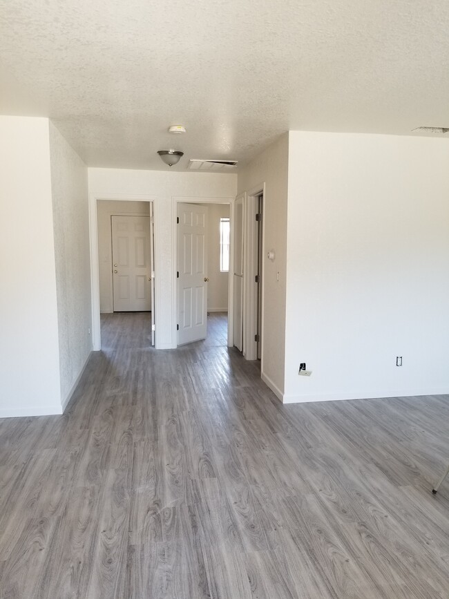 East Tulare Apartments in Fresno, CA - Building Photo - Interior Photo