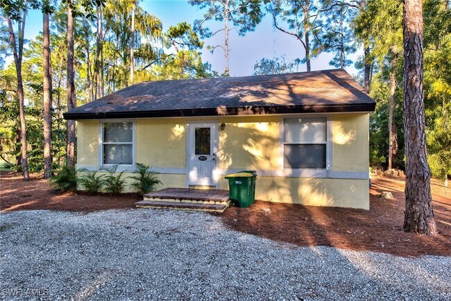 5881 Painted Leaf Ln in Naples, FL - Building Photo - Building Photo
