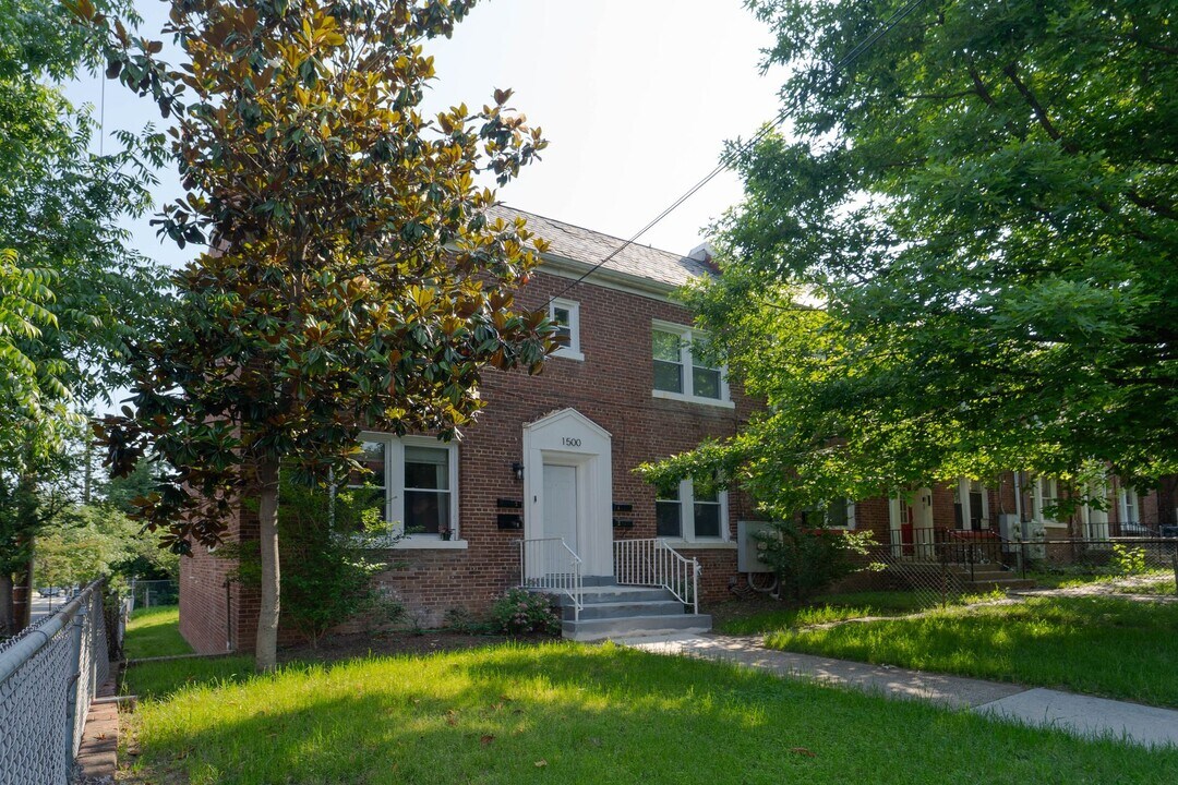 1500 V St SE in Washington, DC - Building Photo