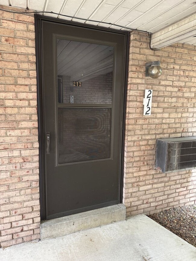 212 Lunar Ln in Coraopolis, PA - Building Photo - Building Photo