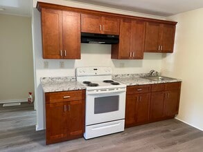 25 Thompson St, Unit 2 in Red Hook, NY - Building Photo - Building Photo