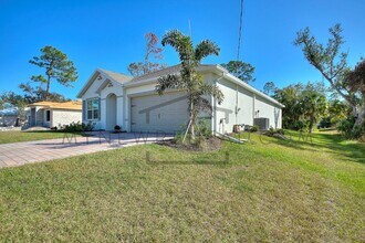 3242 S San Mateo Dr in North Port, FL - Building Photo - Building Photo