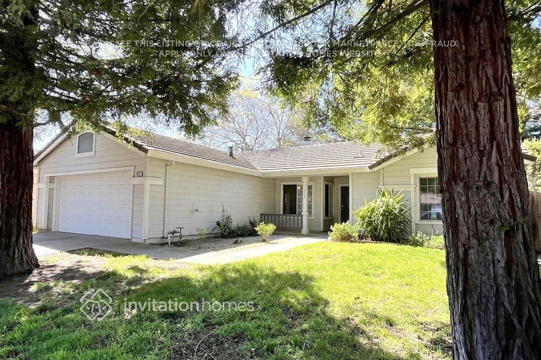 2522 Drummond Dr in Yuba City, CA - Foto de edificio