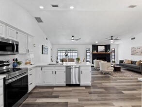 4715 Kemble Ct in Tampa, FL - Building Photo - Building Photo