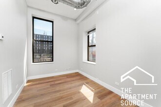 1219 W Devon Ave in Chicago, IL - Foto de edificio - Building Photo