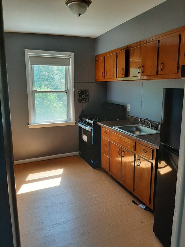 4611 Parkwood Ave, Unit A in Baltimore, MD - Building Photo - Building Photo