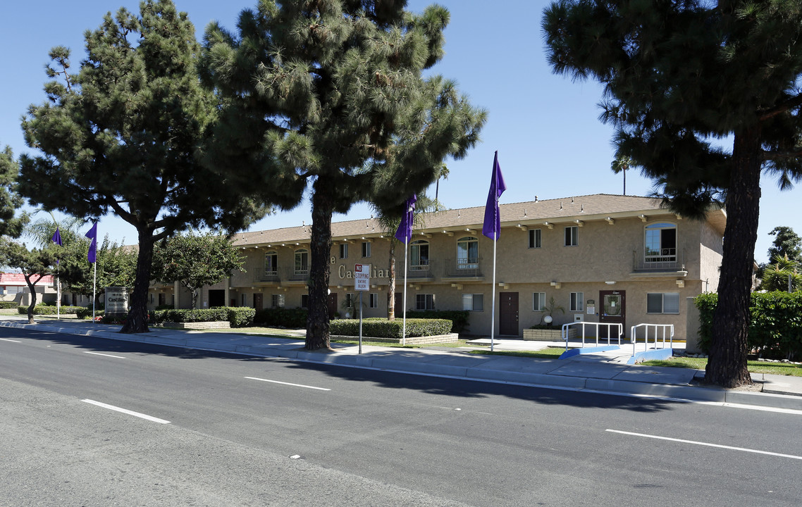 Castilian & Cordova Apartment Homes in Tustin, CA - Foto de edificio