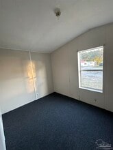 5675 Saufley Field Rd in Bellview, FL - Building Photo - Building Photo