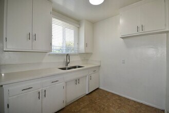 6644 Woodman Ave-Unit -06 in Los Angeles, CA - Building Photo - Building Photo