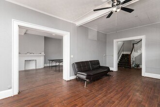 220 E 14th Ave in Columbus, OH - Foto de edificio - Building Photo