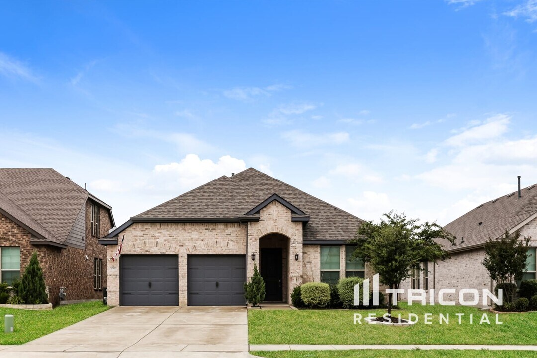 608 Cherry Hill Rd in Red Oak, TX - Building Photo