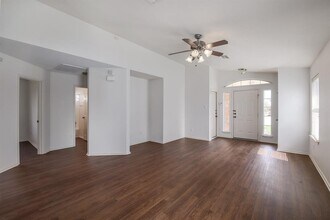 14900 Evening Mist Ln in Pflugerville, TX - Foto de edificio - Building Photo
