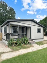 11914 Kingslake Forest Dr in Houston, TX - Building Photo