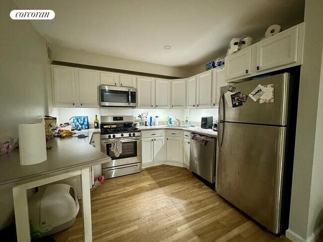 754 E 6th St in New York, NY - Building Photo - Building Photo
