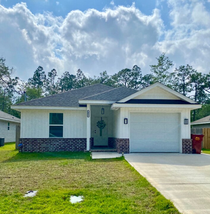3017 N 36th Ave in Milton, FL - Building Photo