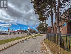 3455 Morning Star Dr in Mississauga, ON - Building Photo - Building Photo