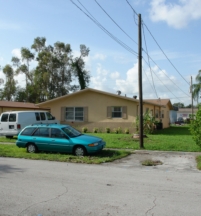 6530 NW 20th Ct in Fort Lauderdale, FL - Foto de edificio