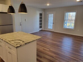 10 Berkshire Rd in West Hartford, CT - Building Photo - Building Photo