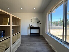 907 E Broadmor Dr, Unit Master Suite Full in Tempe, AZ - Building Photo