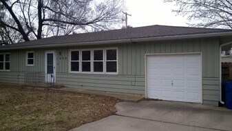 1009 W 22nd Terrace in Lawrence, KS - Building Photo