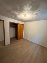 44 Young Ave in New York Mills, NY - Foto de edificio - Building Photo