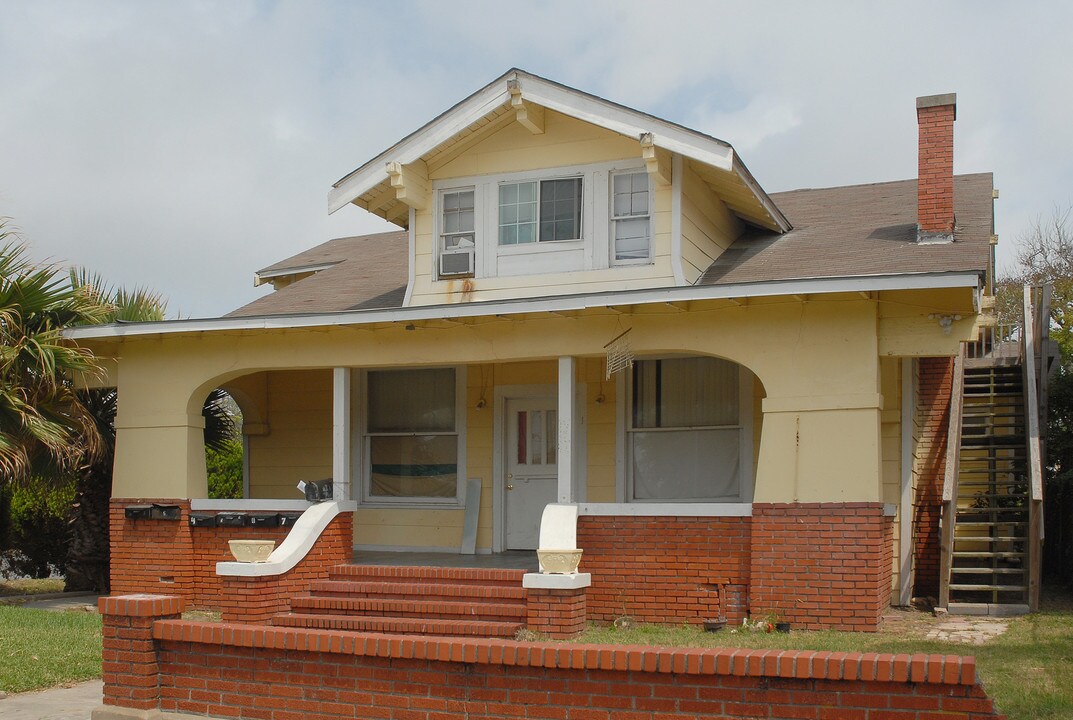 2828 Avenue Q 1/2 in Galveston, TX - Building Photo