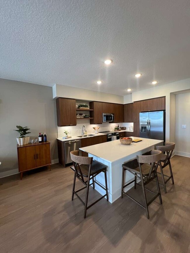 6830 SW 30th St, Unit A1 in Miami, FL - Foto de edificio - Building Photo